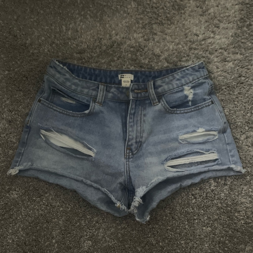 Billabong jean shorts size 26